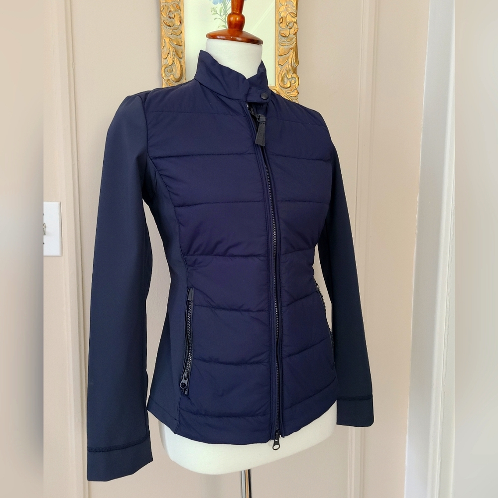 Woolrich XS navy hiking puffer jacket